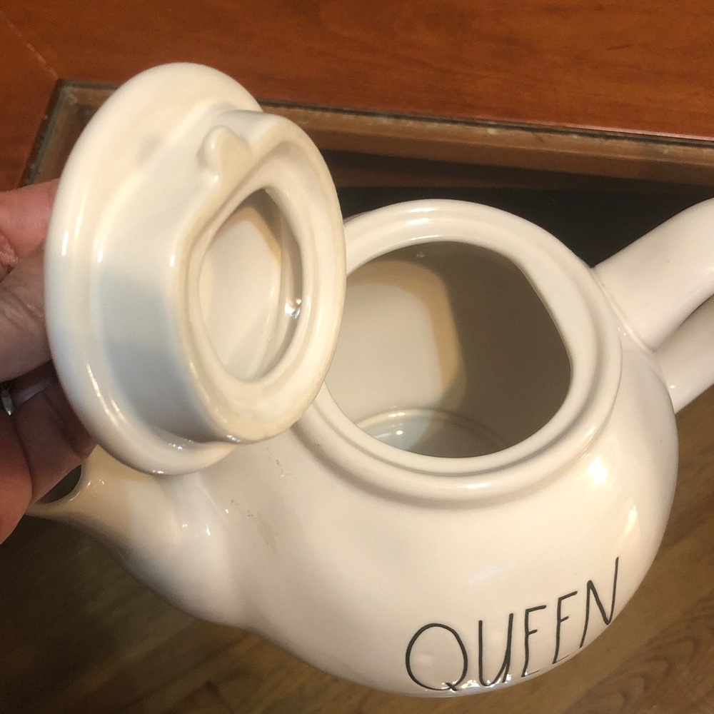 Queen's Kitchen White Ceramic Set - Picture 6 of 10